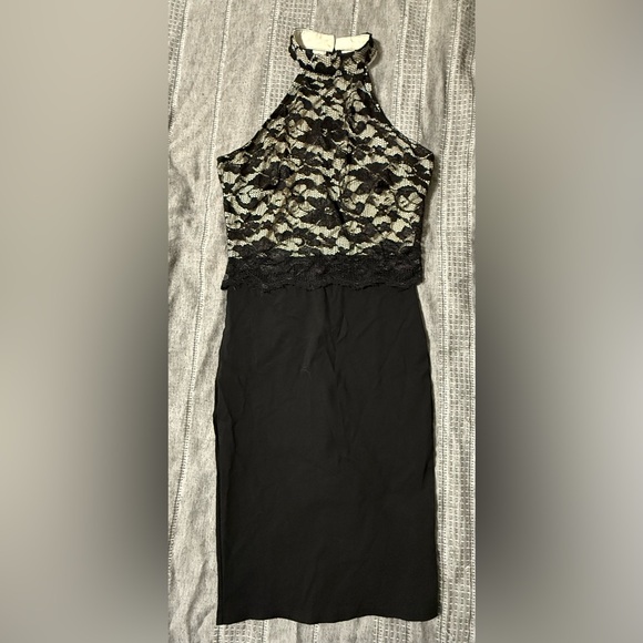 Elegant Black Lace Dress - Picture 1 of 8